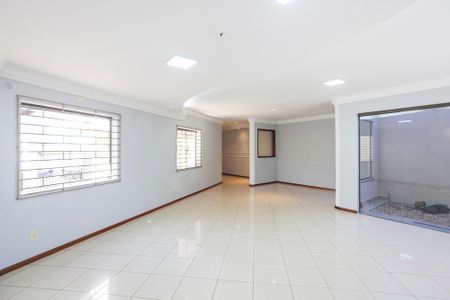 Casa para alugar com 452m², 5 quartos e 4 vagasSala