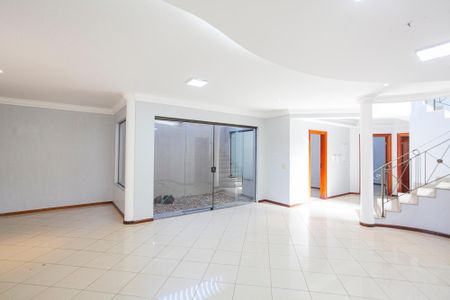 Casa para alugar com 452m², 5 quartos e 4 vagasSala