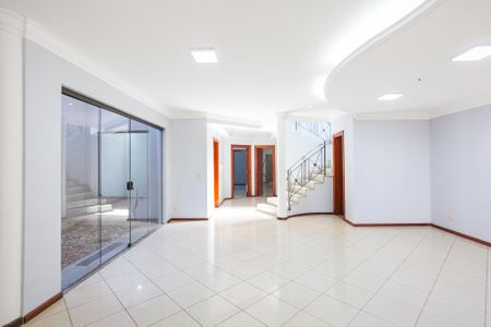 Casa para alugar com 452m², 5 quartos e 4 vagasSala