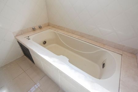 Casa para alugar com 452m², 5 quartos e 4 vagasBanheiro da Suíte 3