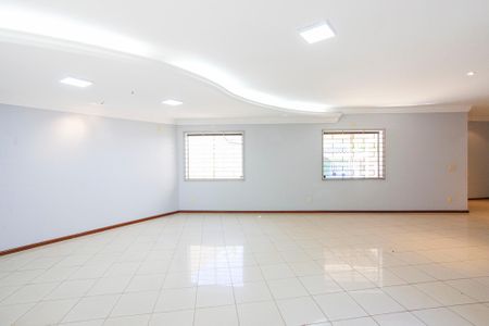 Casa para alugar com 452m², 5 quartos e 4 vagasSala