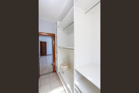 Casa para alugar com 452m², 5 quartos e 4 vagasCloset da Suíte 3