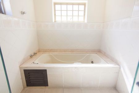 Casa para alugar com 452m², 5 quartos e 4 vagasBanheiro da Suíte 3