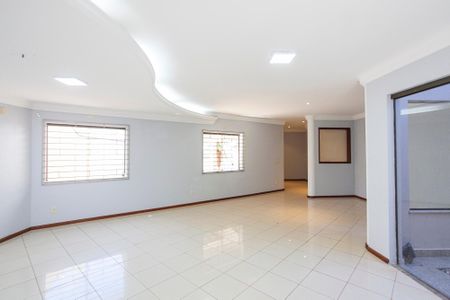 Casa para alugar com 452m², 5 quartos e 4 vagasSala