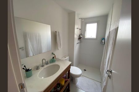 Apartamento à venda com 66m², 2 quartos e 2 vagasBanheiro da Suíte