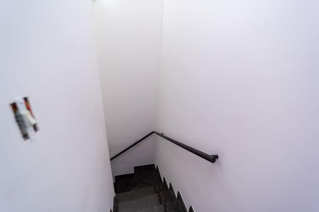 Casa de condomínio à venda com 72m², 2 quartos e 1 vaga Casa de condomínio à venda com 72m², 2 quartos e 1 vagaEscada