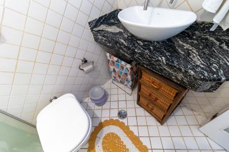 Apartamento à venda com 64m², 2 quartos e sem vagaBanheiro