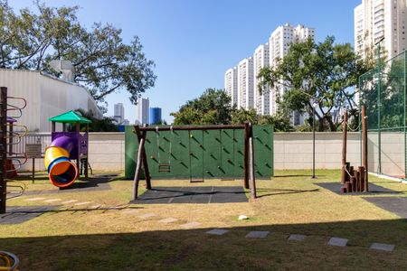 Apartamento à venda com 70m², 2 quartos e 2 vagasÁrea comum - Playground