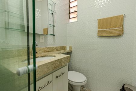 Casa à venda com 140m², 4 quartos e 2 vagas Casa à venda com 140m², 4 quartos e 2 vagasBanheiro Social