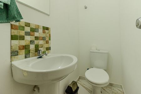 Casa à venda com 140m², 4 quartos e 2 vagas Casa à venda com 140m², 4 quartos e 2 vagasLavabo