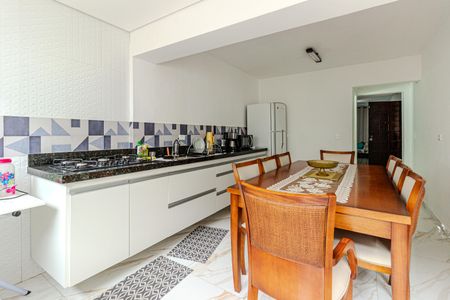 Casa à venda com 140m², 4 quartos e 2 vagas Casa à venda com 140m², 4 quartos e 2 vagasCozinha