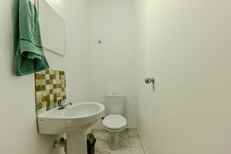 Casa à venda com 140m², 4 quartos e 2 vagas Casa à venda com 140m², 4 quartos e 2 vagasLavabo