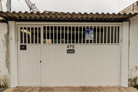 Casa à venda com 140m², 4 quartos e 2 vagas Casa à venda com 140m², 4 quartos e 2 vagasFachada