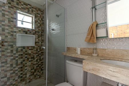 Casa à venda com 140m², 4 quartos e 2 vagas Casa à venda com 140m², 4 quartos e 2 vagasBanheiro da Suíte 2