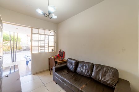 Casa à venda com 732m², 5 quartos e 6 vagasSala