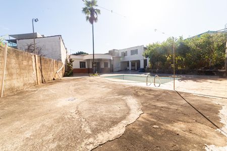 Casa à venda com 732m², 5 quartos e 6 vagasPiscina