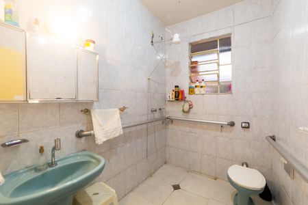 Casa à venda com 732m², 5 quartos e 6 vagasBanheiro Social 1