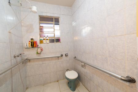 Casa à venda com 732m², 5 quartos e 6 vagasBanheiro Social 1