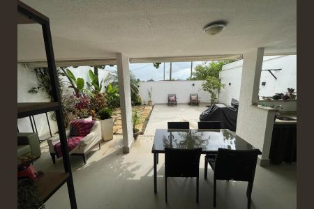 Casa à venda com 192m², 3 quartos e 2 vagasFoto 01