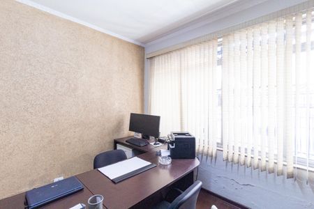 Casa à venda com 500m², 3 quartos e 2 vagas Casa à venda com 500m², 3 quartos e 2 vagasEscritório