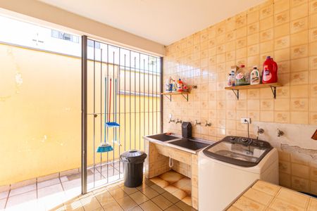 Casa à venda com 500m², 3 quartos e 2 vagas Casa à venda com 500m², 3 quartos e 2 vagasÁrea de serviço