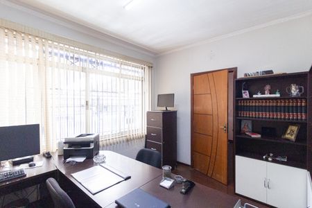 Casa à venda com 500m², 3 quartos e 2 vagas Casa à venda com 500m², 3 quartos e 2 vagasEscritório