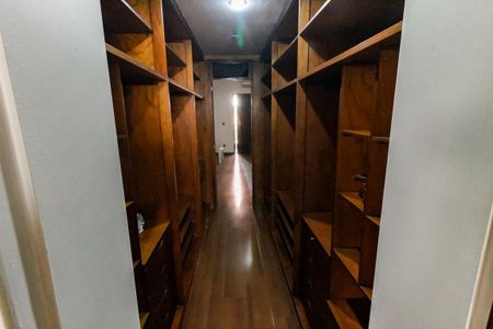 Apartamento à venda com 200m², 4 quartos e 3 vagasCloset da suíte 1