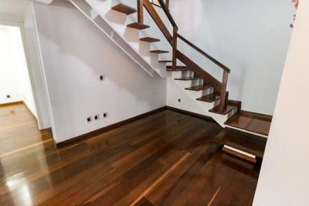 Apartamento à venda com 200m², 4 quartos e 3 vagasEscada