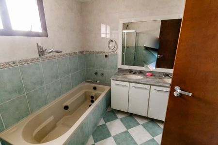 Apartamento à venda com 200m², 4 quartos e 3 vagasBanheiro da Suíte 1