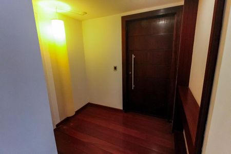 Apartamento à venda com 200m², 4 quartos e 3 vagasEntrada