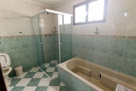 Apartamento à venda com 200m², 4 quartos e 3 vagasBanheiro da Suíte 1