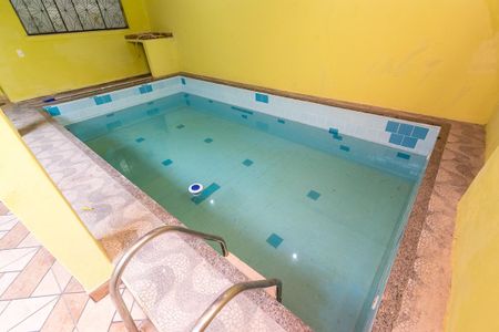 Casa para alugar com 120m², 2 quartos e sem vagaVaranda - Piscina