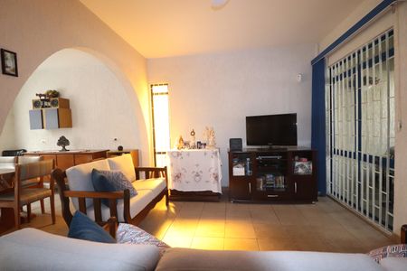 Casa à venda com 140m², 3 quartos e 2 vagasSala