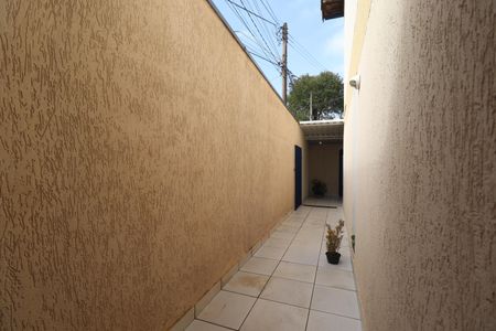 Casa à venda com 140m², 3 quartos e 2 vagasCorredor Lateral