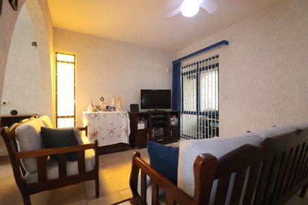 Casa à venda com 140m², 3 quartos e 2 vagasSala