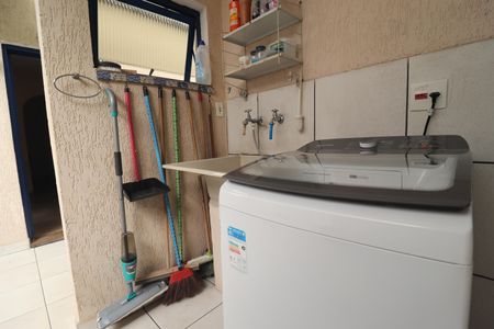 Casa à venda com 140m², 3 quartos e 2 vagasÁrea de Serviço