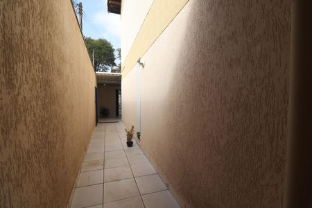 Casa à venda com 140m², 3 quartos e 2 vagasCorredor Lateral