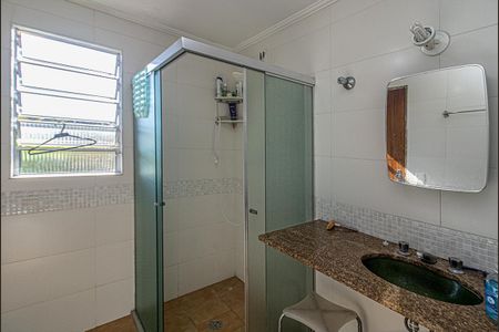 Casa à venda com 300m², 4 quartos e 4 vagasBanheiro 2