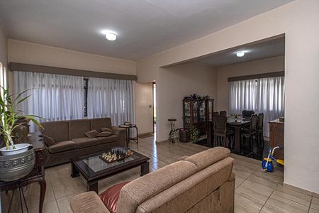 Casa à venda com 300m², 4 quartos e 4 vagasSala de Estar 