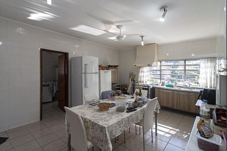 Casa à venda com 300m², 4 quartos e 4 vagasCozinha