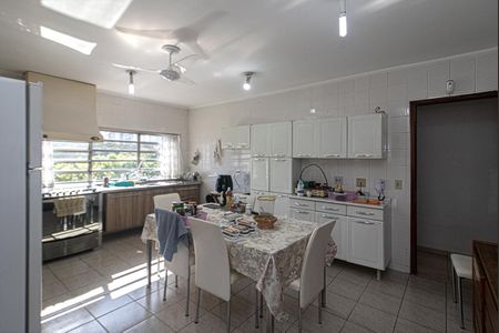 Casa à venda com 300m², 4 quartos e 4 vagasCozinha