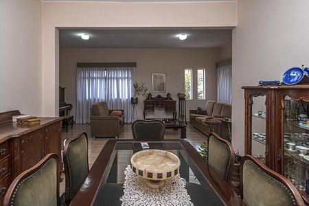 Casa à venda com 300m², 4 quartos e 4 vagasSala de Estar 