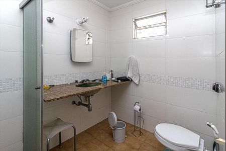 Casa à venda com 300m², 4 quartos e 4 vagasBanheiro 2