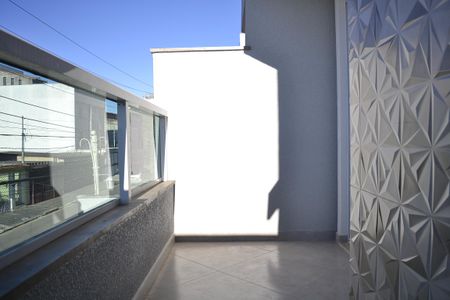 Apartamento para alugar com 66m², 2 quartos e 1 vagaSacada