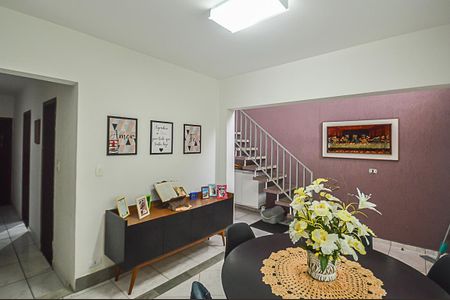 Casa para alugar com 160m², 4 quartos e 2 vagas Casa para alugar com 160m², 4 quartos e 2 vagasSala de Jantar