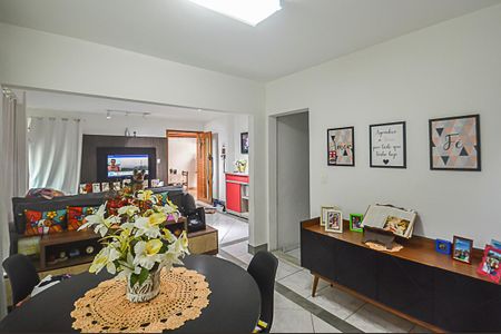 Casa para alugar com 160m², 4 quartos e 2 vagas Casa para alugar com 160m², 4 quartos e 2 vagasSala de Jantar