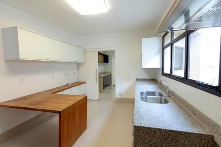 Apartamento à venda com 330m², 5 quartos e 4 vagasCozinha