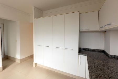 Apartamento à venda com 330m², 5 quartos e 4 vagasÁrea de Serviço