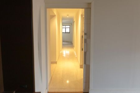 Apartamento à venda com 330m², 5 quartos e 4 vagasCorredor