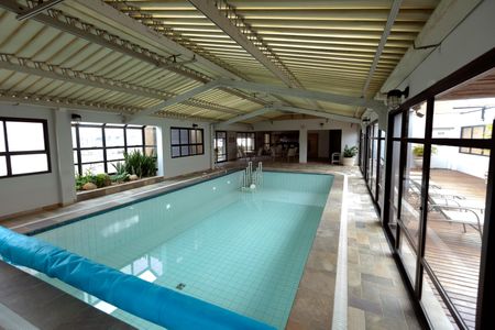 Apartamento à venda com 330m², 5 quartos e 4 vagasÁrea comum - Piscina